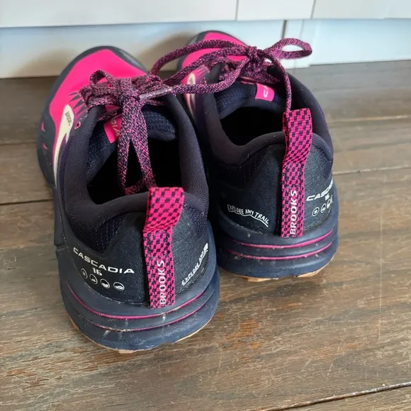 Brooks Womens Blue Lace-Up Casual And Fashion Sneakers Trail Rinning Size 9
