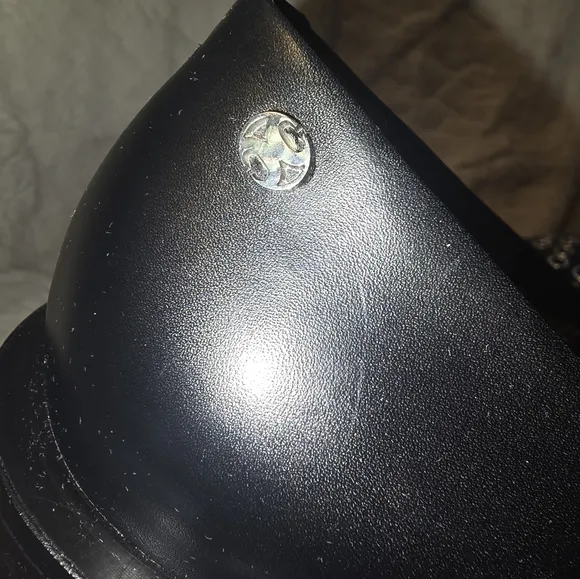 CAPEZANNI pointy nose flat loofers. Size 7.5