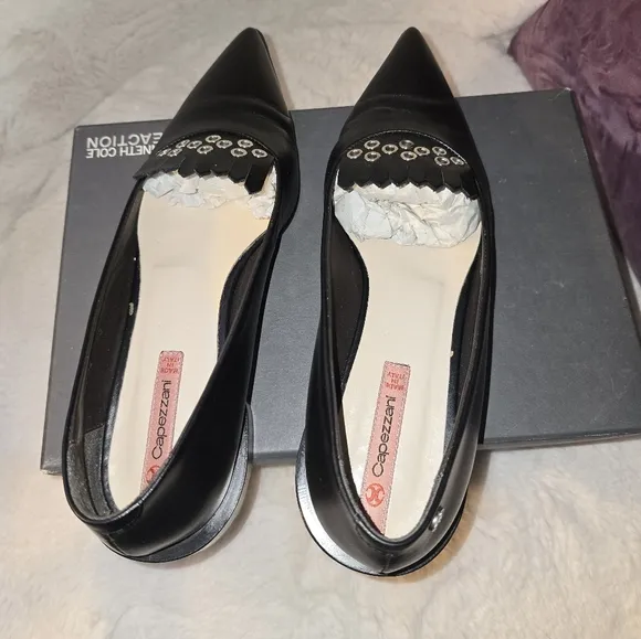 CAPEZANNI pointy nose flat loofers. Size 7.5