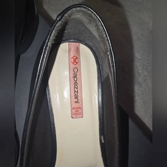 CAPEZANNI pointy nose flat loofers. Size 7.5