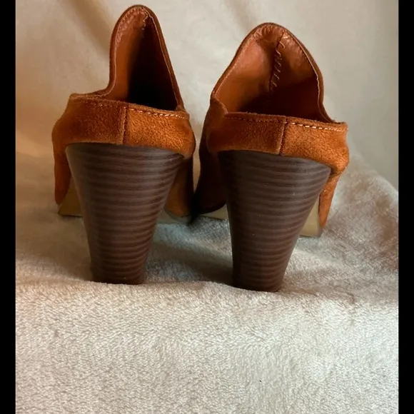 Charlie Paige Monica Brown Southwestern Boho Chic Suede Heeled Mule Sildes Sz 8