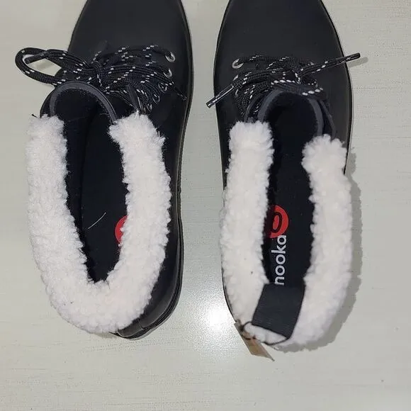 Chooka waterproof black tie up boots with faux fur NWT