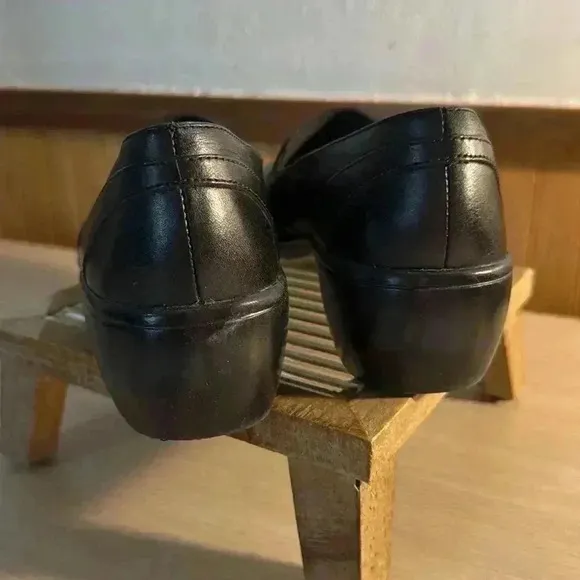 Clark’s Blackberry Black Leather Slip-on Loafers