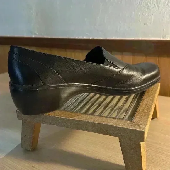 Clark’s Blackberry Black Leather Slip-on Loafers