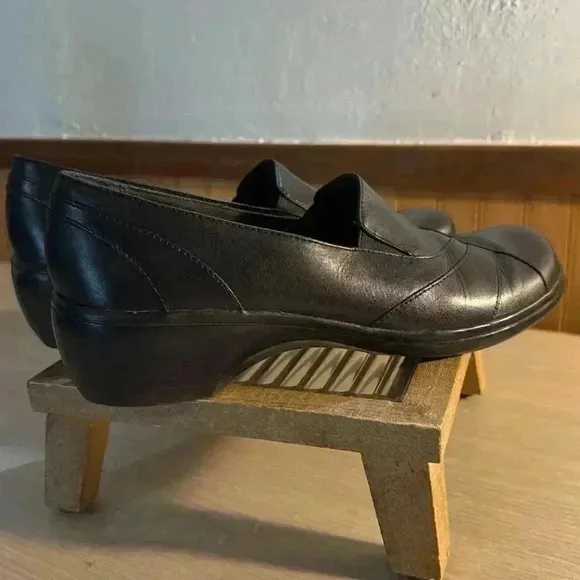 Clark’s Blackberry Black Leather Slip-on Loafers
