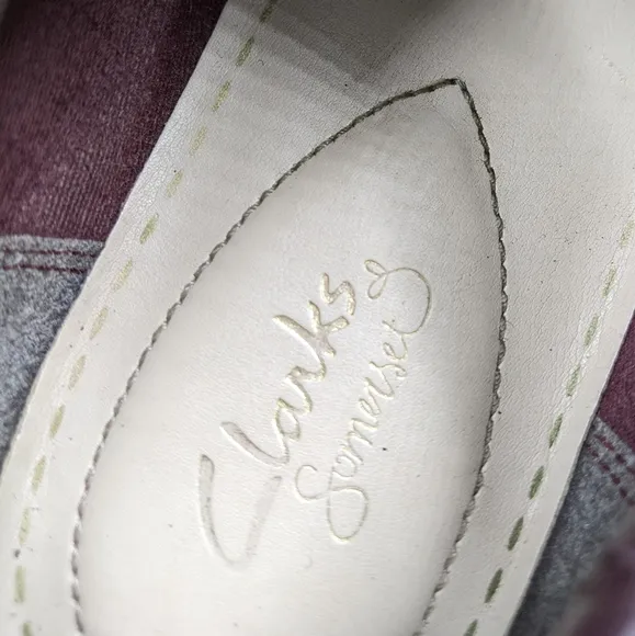 CLARKS Somerset Suede Burgundy Grey Loafers Sz 8.5