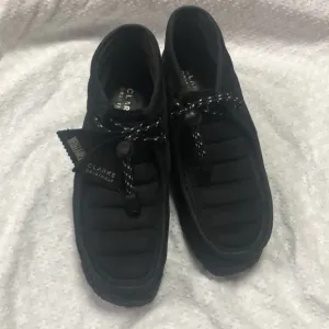 Clarks Wallabee Black Quilted Boots size 10