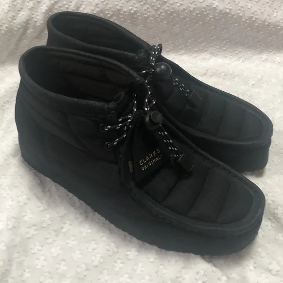 Clarks Wallabee Black Quilted Boots size 10