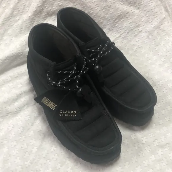 Clarks Wallabee Black Quilted Boots size 10