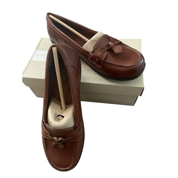 Clarks Womens 9.5 WW Soft Cushion Ashland Bubble Leather Loafers Tan Slip On NIB