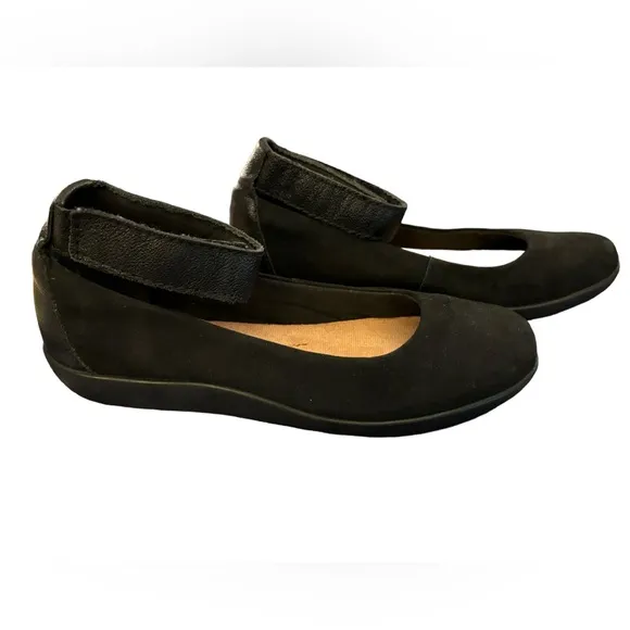Clark’s Women’s Black Suede‎ Medora Nina Flats with Strap Size 7.5