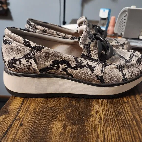 Clarks Womens Zylah May Snack Print Buckle  Loafers Size 7.5 W   Comfort Wide