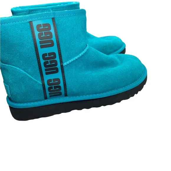 Classic mini side Logo blue UGG Boots woman’s size 8