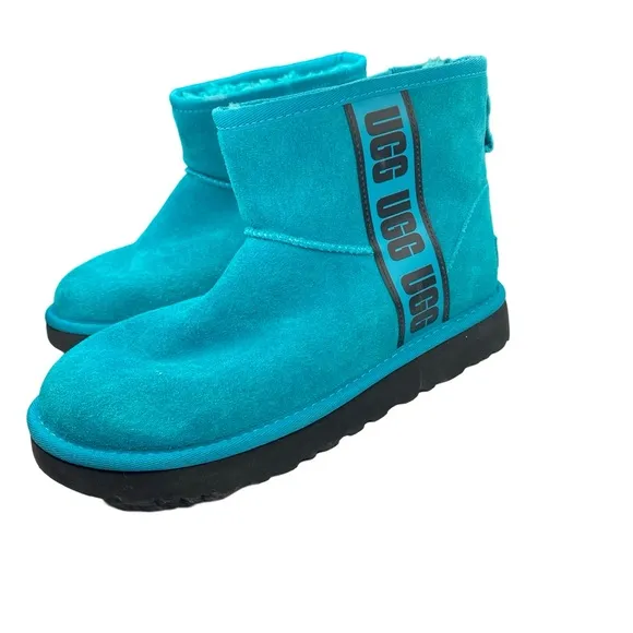 Classic mini side Logo blue UGG Boots woman’s size 8