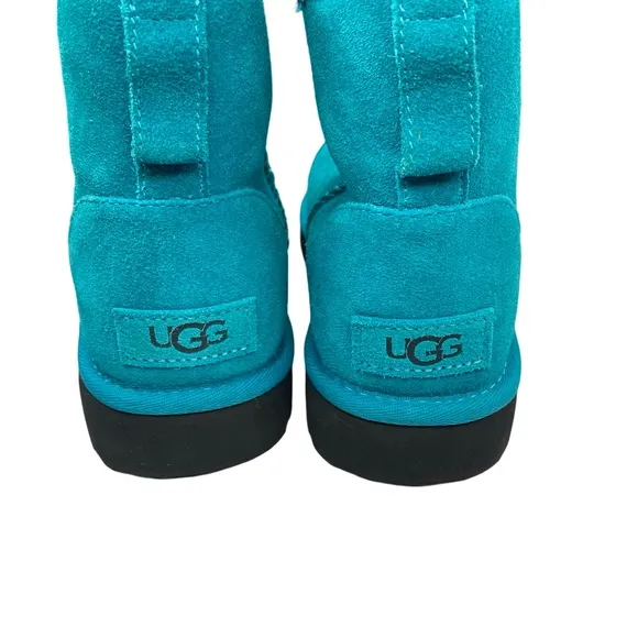 Classic mini side Logo blue UGG Boots woman’s size 8