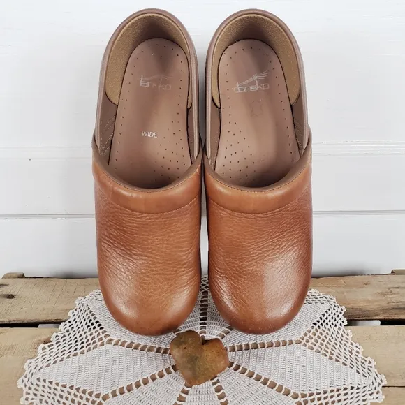 Cognac Dansko Pro WiDE Honey Clogs Burnished Distressed Leather Cottage 8.5-9