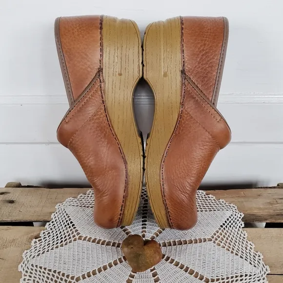 Cognac Dansko Pro WiDE Honey Clogs Burnished Distressed Leather Cottage 8.5-9