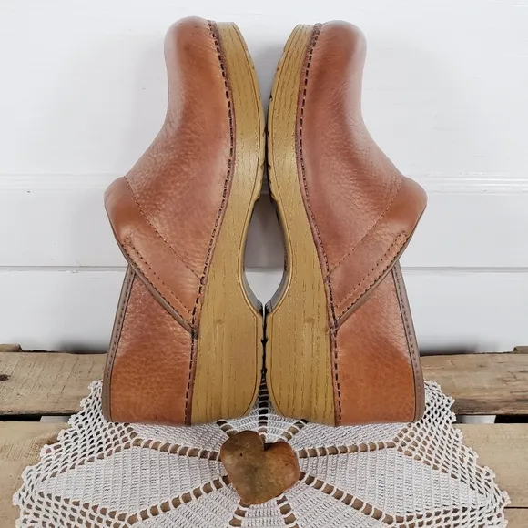 Cognac Dansko Pro WiDE Honey Clogs Burnished Distressed Leather Cottage 8.5-9