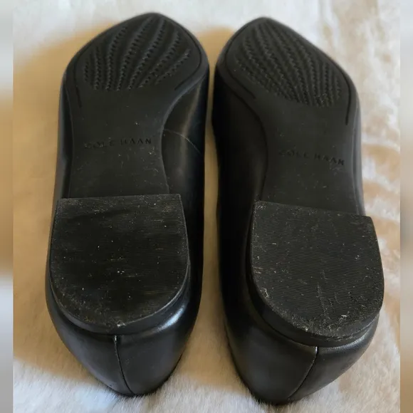 Cole Haan Tali Bow Skimmer Shoes Black Leather Gold Logo Size 9B W09852 with Box