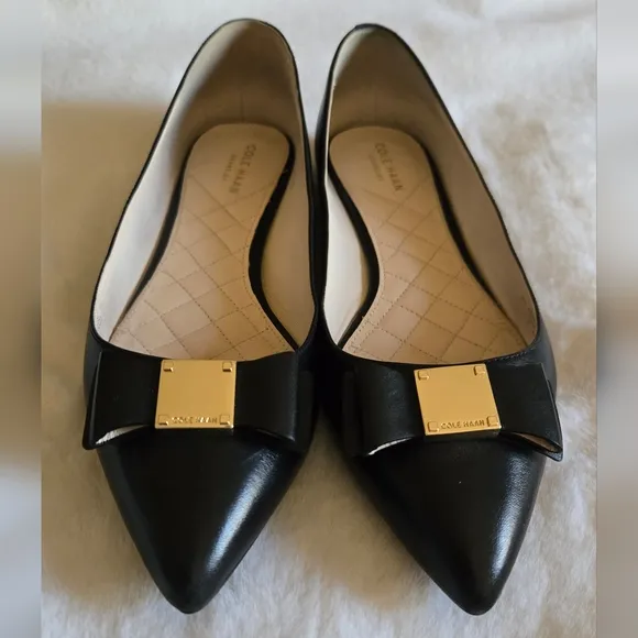 Cole Haan Tali Bow Skimmer Shoes Black Leather Gold Logo Size 9B W09852 with Box