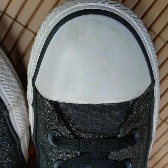 Converse All Stars black leather high tops fashion sneakers. Men's 7. Wo's 9. A3