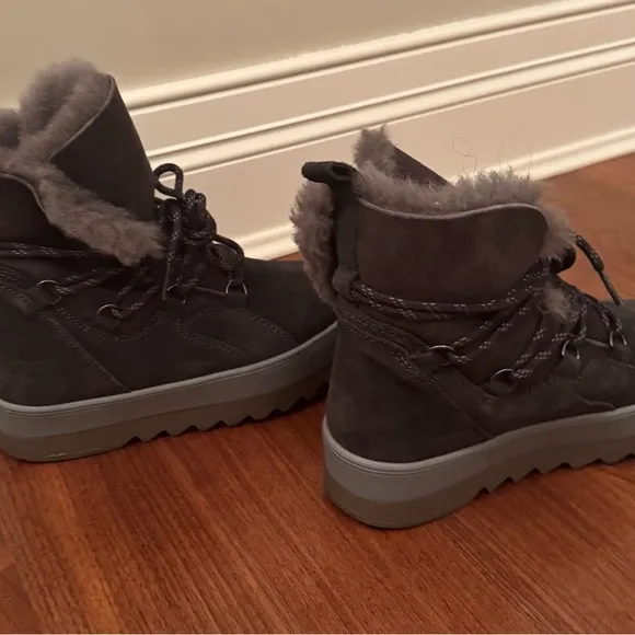Cougar waterproof Women's Gray Fur-Lined Boots