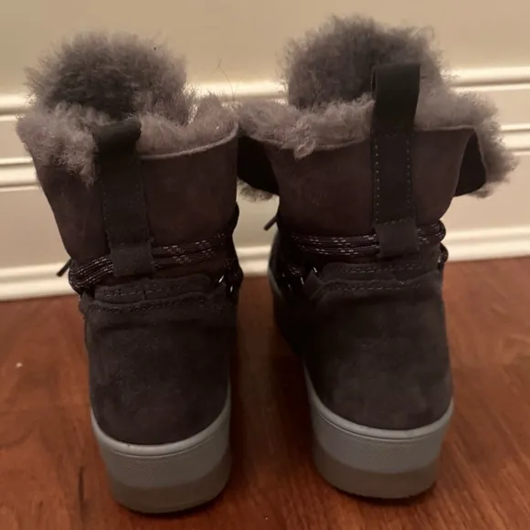 Cougar waterproof Women's Gray Fur-Lined Boots