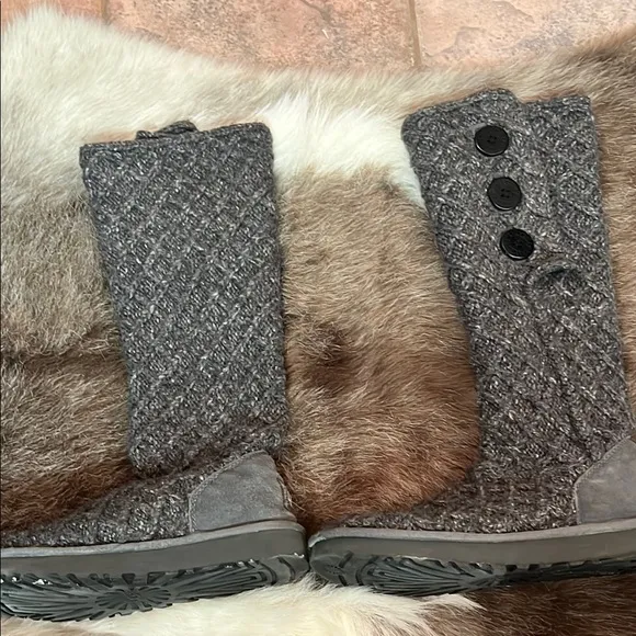 Cozy‎ Grey Quilted Women's Boots