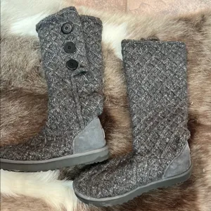 Cozy‎ Grey Quilted Women's Boots