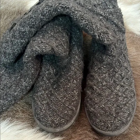 Cozy‎ Grey Quilted Women's Boots