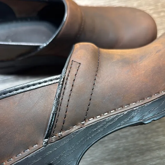 Dansko Brown Leather clogs  Slip-Ons size 42 (b119)