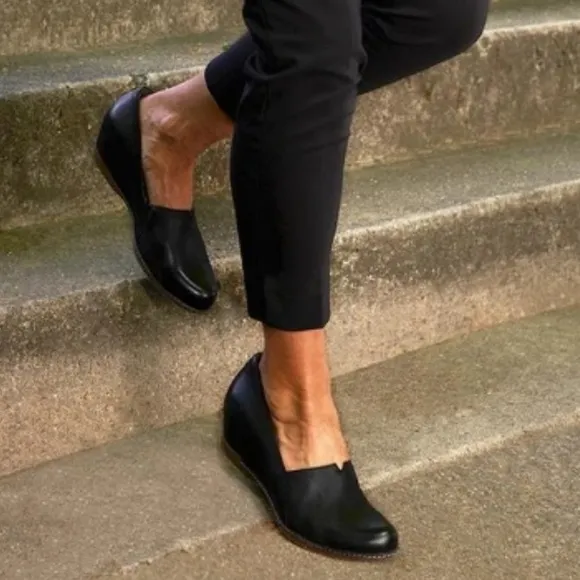 Dansko Liliana Black Burnished Leather WedgeLoafers Size 42 / 12