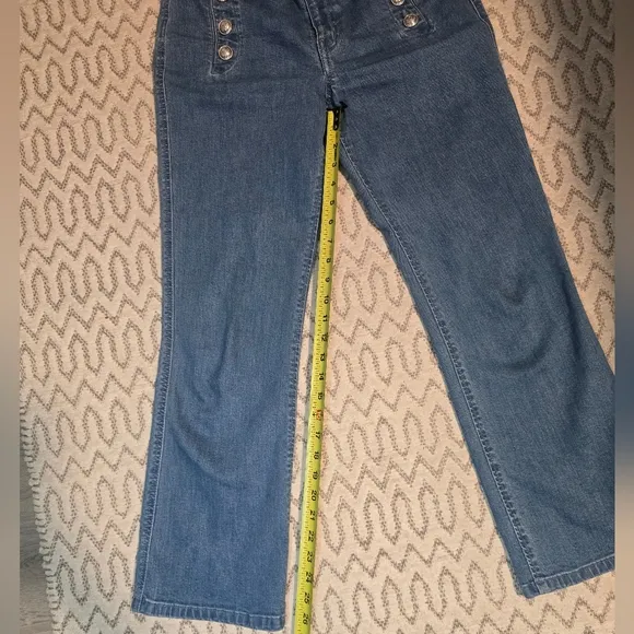 DEREK LAM Crop Blue Button-Detail Jeans. Size 29