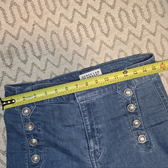 DEREK LAM Crop Blue Button-Detail Jeans. Size 29