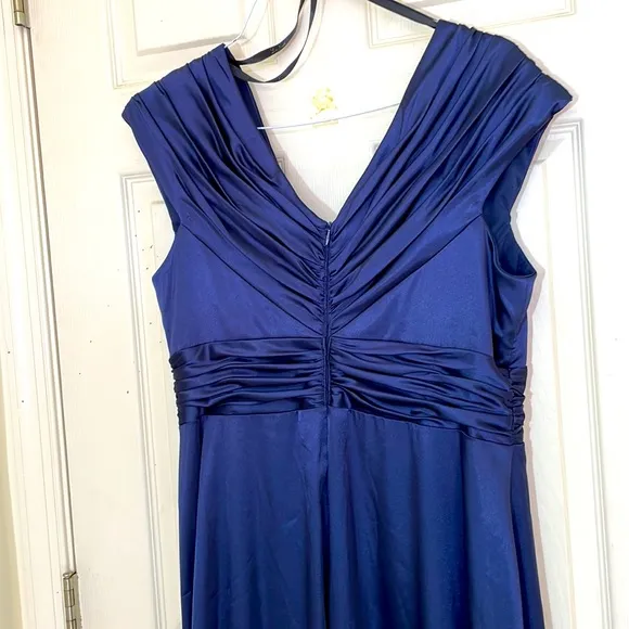 DISCOUNTED SHIPPING TODAY 🔥🔥 La Nuit Navy Blue Maxi Formal Dress Size 14