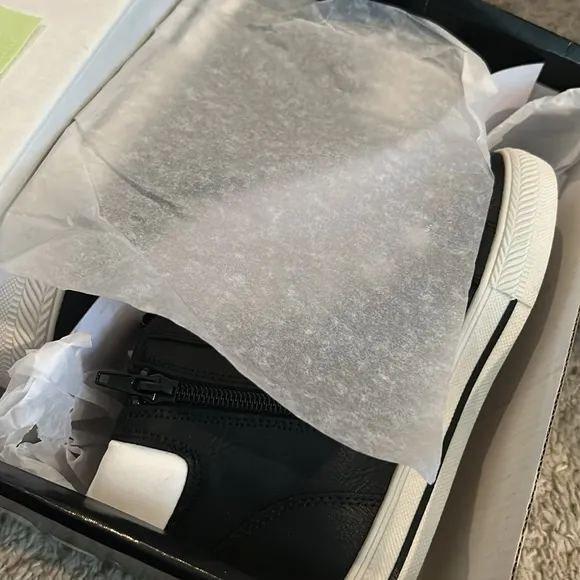 DKNY Girl's Hannah Jet High-Top Zipup Sneaker 1 NEW