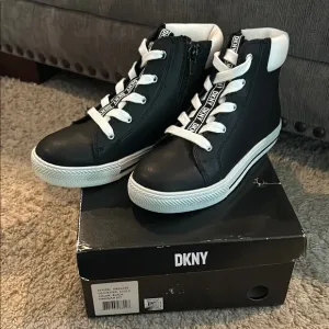 DKNY Girl's Hannah Jet High-Top Zipup Sneaker 1 NEW
