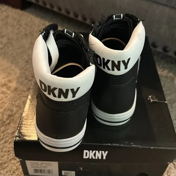 DKNY Girl's Hannah Jet High-Top Zipup Sneaker 1 NEW