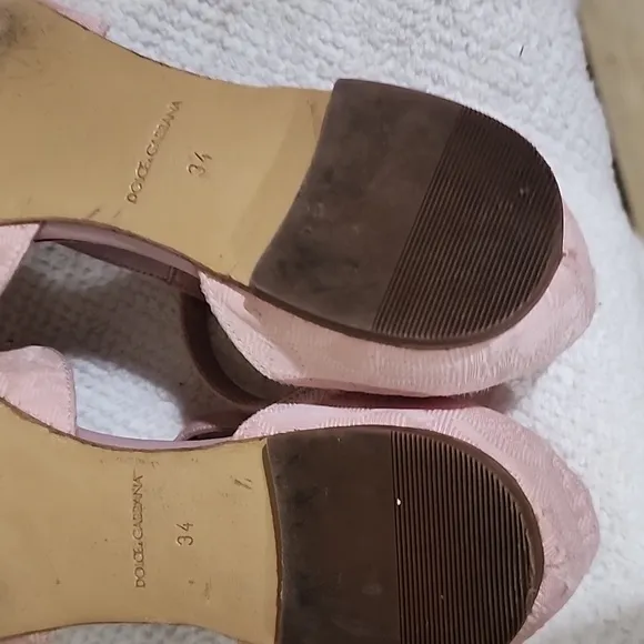 Dolce &amp; Gabbana Pink Flats with Whimsical Cat Design