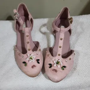 Dolce &amp; Gabbana Pink Flats with Whimsical Cat Design