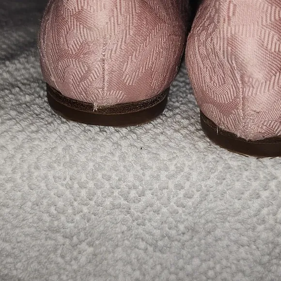 Dolce &amp; Gabbana Pink Flats with Whimsical Cat Design