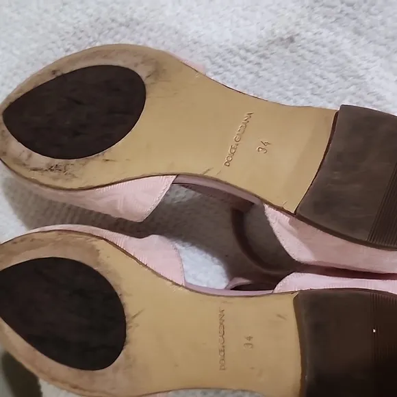 Dolce &amp; Gabbana Pink Flats with Whimsical Cat Design
