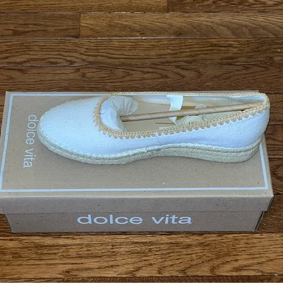 Dolce Vita Morgan Platform Flats Ivory Canvas Women’s 8 Wraparound Ankle Strap