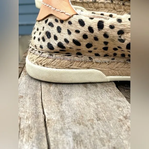 Dolce Vita Size 8.5 Women’s Madox Calf Hair Leopard-Print Sneakers •Low Top EGUC