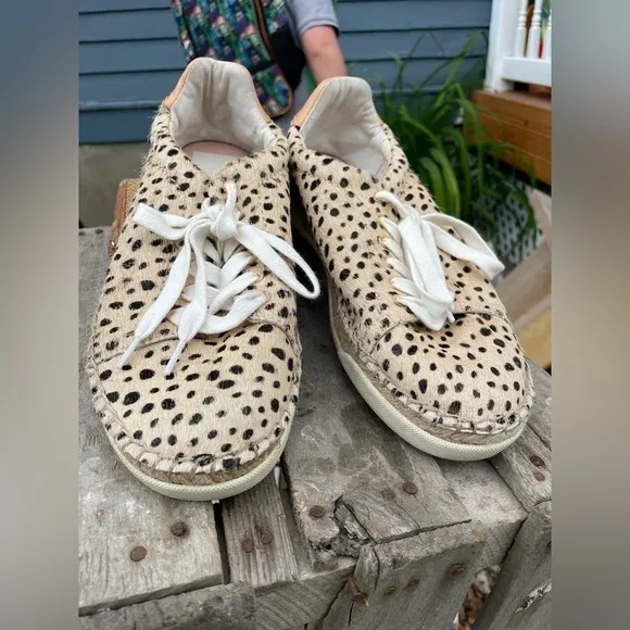 Dolce Vita Size 8.5 Women’s Madox Calf Hair Leopard-Print Sneakers •Low Top EGUC