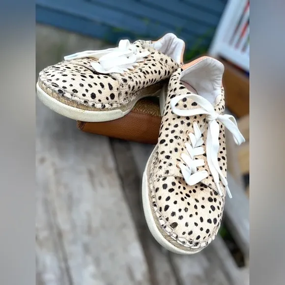 Dolce Vita Size 8.5 Women’s Madox Calf Hair Leopard-Print Sneakers •Low Top EGUC