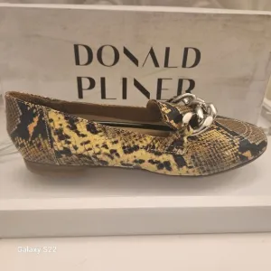 Donald J. Pliner Snakeskin &quot;Metallic Mini Viper Lemon&quot;. NIB. Size EU 37/US 7