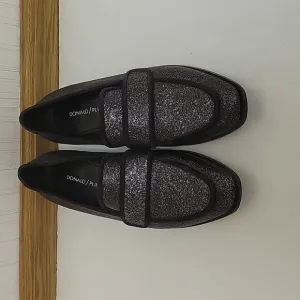 Donald Pliner sz 7.5 black/silver Loretta metallic loafers