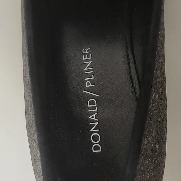 Donald Pliner sz 7.5 black/silver Loretta metallic loafers