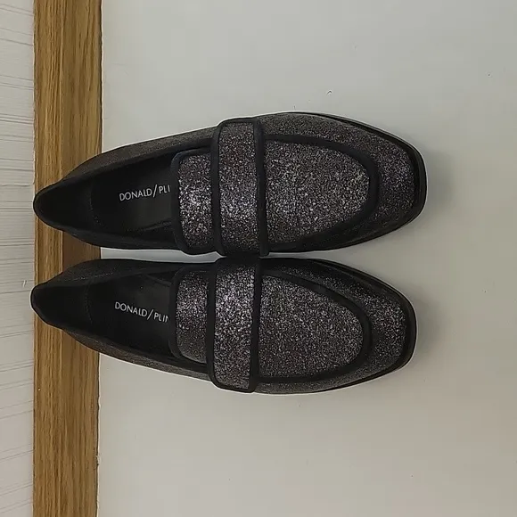 Donald Pliner sz 7.5 black/silver Loretta metallic loafers